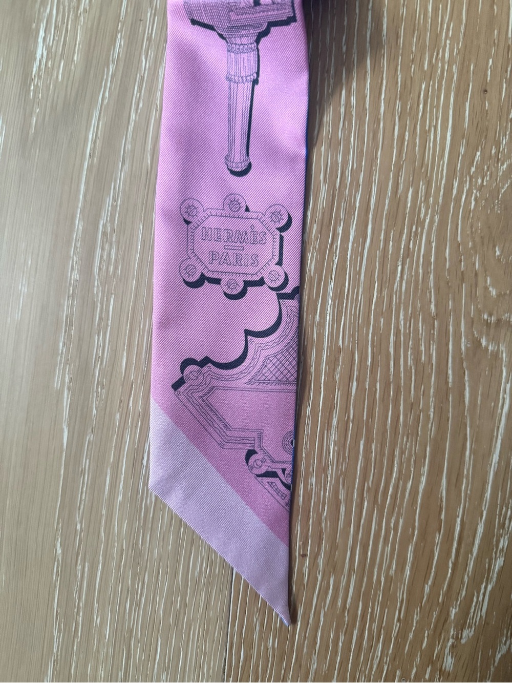 NWOT Hermès "Merveilleuses Lantern" Rose Bon Bon, Indigo Multi Silk Twilly SCARF - Picture 5 of 5